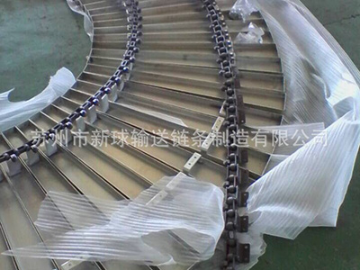 带附件和侧滚轮的侧弯链